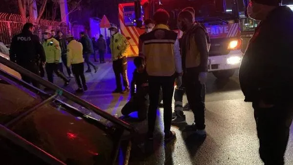 Ataşehir'de otomobil otobüs durağına daldı: Ölü ve yaralılar var!-2