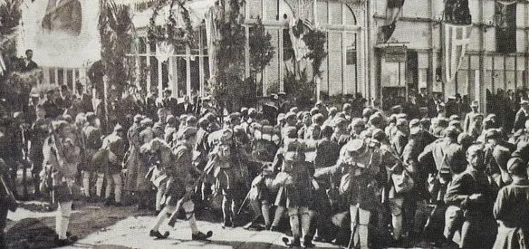 İzmir'in işgal edileceğine ilişkin Venizelos'un beyannamesi, Aya Fotini Kilisesi'nde Yunan Albay Mavrudis tarafından yerli Rumlara okundu.