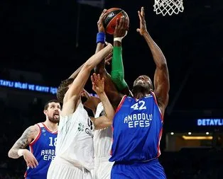 Türk derbisinde kazanan Efes