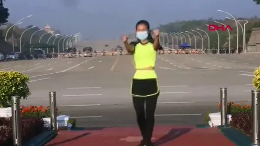 son-dakika-myanmarda-darbe-beden-egitimi-ogretmeni-aerobik-yaparken-o-anlari-kaydetti-1612255343257.jpg