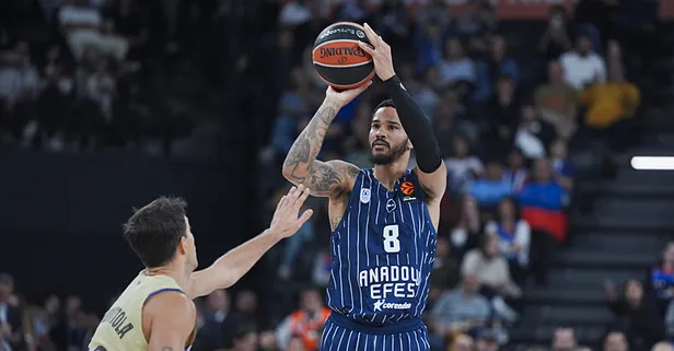 Katalanlar İstanbul'da dize geldi! Anadolu Efes - Barcelona: 74-73 | MAÇ SONUCU