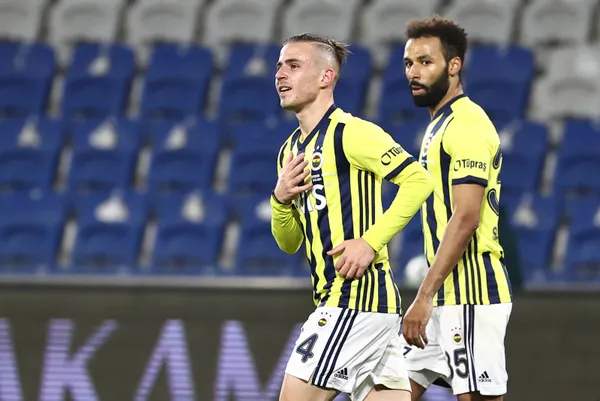 fenerbahcede-ayrilik-pelkas-hull-cityye-dogru-1659359149779.jpg Fenerbahçe'de ayrılık! Pelkas Hull City'ye doğru-6