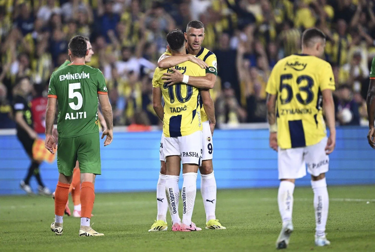 Fenerbahçe’den 2 yıldıza veda!