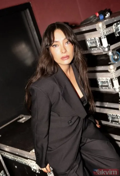 "BİR BAKTIM SETE İKİ KAZAN SÜTLAÇ GELMİŞ!" Neslihan Atagül, eşi Kadir Doğulu için kullandığı "Sütlaç" lakabının romantik bir anlamdan ziyade komik bir set...