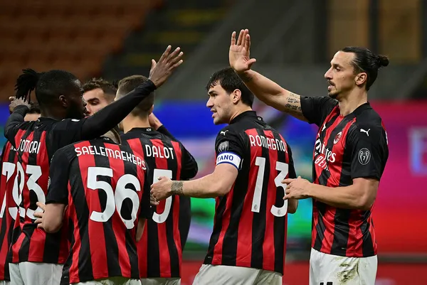 hakan-calhanoglu-gol-atti-milan-kazandi-kirmizi-siyahlilar-beneventoyu-2-0-yendi-1619907674412.jpg