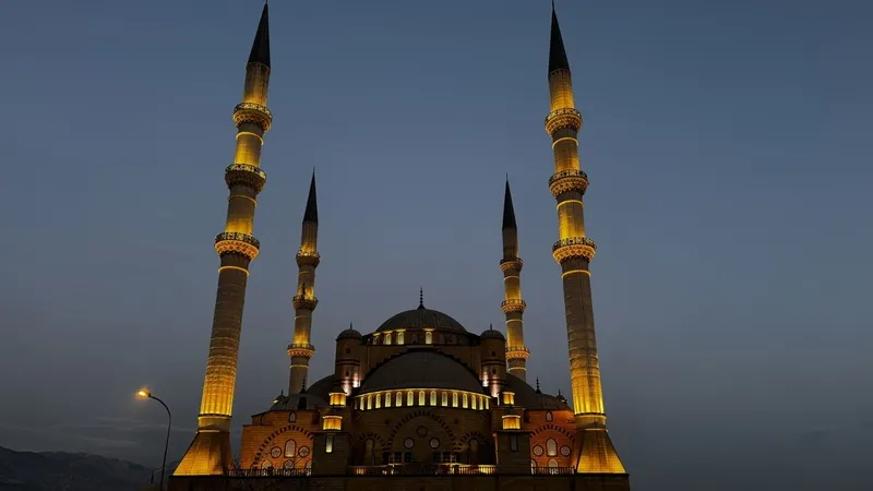 2025-kadir-gecesi-hangi-tarihte-kadir-gecesi-hangi-gune-denk-gelir-1740469109289.jpg (Kaynak: Takvim Foto Arşiv)