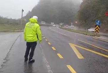 Düzce'de trafik ekiplerinin kar mesaisi başladı!