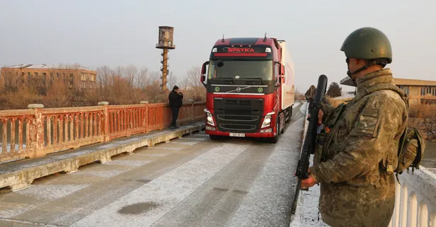 Asrın yardım seferberliği: Ermenistan sınır kapısı 35 yıl sonra depremzedelere yardım için açıldı