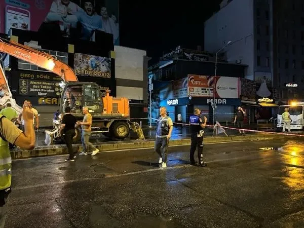 İzmir’de su borusu patladı bazı mahallelere gece boyu su verilemedi-6