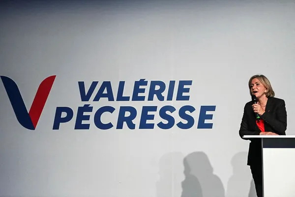 son-dakika-fransada-cumhurbaskanligi-secimi-gunu-12-aday-yarisacak-iste-dakika-dakika-fransa-cumhurbaskanligi-1649570703865.jpg SON DAKİKA: Fransa'da cumhurbaşkanlığı seçimi günü: Macron ile Marine Le Pen ikinci tura kaldı-5