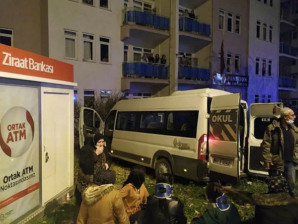 1636404648755.jpg Tokat'ta işçi servisi pansiyon bahçesine girdi: 5 yaralı-4