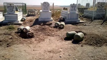 Mehdi Eker’in ailesinin mezarlığına bomba yerleştirmişler