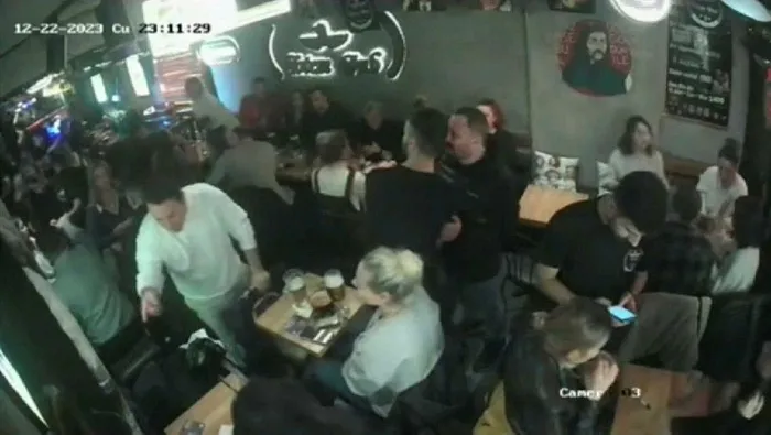 1703407480643.jpeg Atilla Taş ve eşinin polise saldırdığı anlar kameraya anbean yansıdı!-8