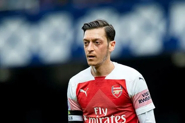 Fenerbahçe'ye transferi bomba etkisi yaratan Mesut Özil'den son dakika paylaşımı! Gönülleri fethetti