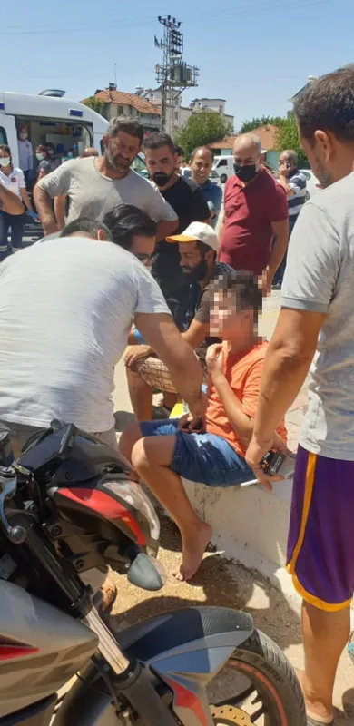 ailesinden-araci-kacirdi-savrulan-otomobilin-camindan-disari-firlayan-cocuk-hayatini-kaybetti-1629116520464.jpg Arkadaş kurbanı oldu! Savrulan otomobilin camından dışarı fırlayan çocuk hayatını kaybetti-10