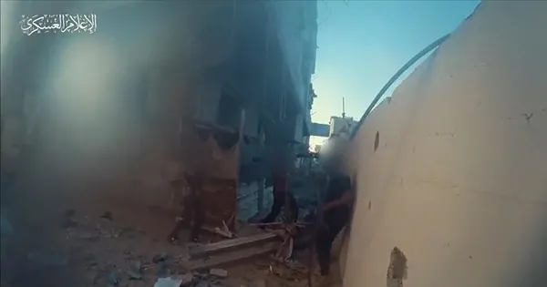 kassam-tugaylari-israilin-araclarini-vurdu-1699128113738.jpeg Kassam Tugayları katil İsrail ordusunun araçlarını vurdu! Hamas, İsrail tankına bayrağını dikti-2