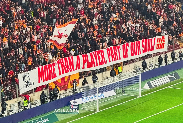 Galatasaray taraftarlarından Mauro Icardi’ye tam destek