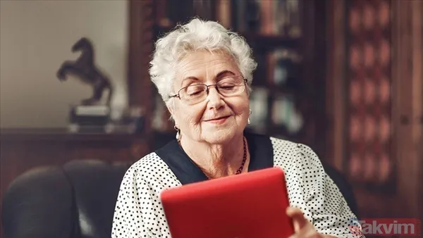 💬 "Sadece Yaşa" Röportajın Belki De En Etkileyici Cümlesi Şu Oldu: "Kendin Ol. Kendini Sev. Hayatı Sev. Stres Yapma. Sadece Yaşa."