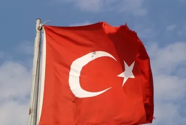 Burdur Avşar Tepe’de Türk bayrağına kurşun! Valilik devrede: Sorumlular bulunacak