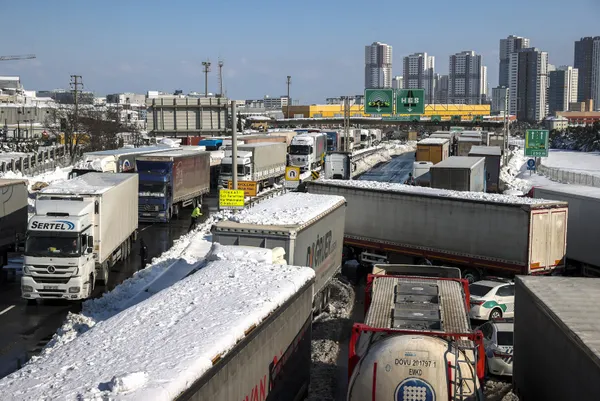 son-dakika-istanbul-valisi-ali-yerlikayadan-vatandaslara-cagri-hadimkoy-giseler-arnavutkoy-arasindaki-araclari-1643194391867.jpg SON DAKİKA: İstanbul Valisi Ali Yerlikaya'dan vatandaşlara çağrı: Hadımköy Gişeler-Arnavutköy arasındaki araçlarınızı alın yoksa çekeceğiz-6