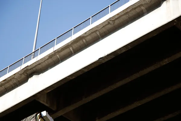 15-temmuz-sehitler-koprusunde-gorunmeyen-tehlike-ortakoy-viyadugunden-parcalar-dusuyor-1632812237976.jpg 15 Temmuz Şehitler Köprüsü'nde görünmeyen tehlike! Ortaköy Viyadüğü'nden parçalar düşüyor-10