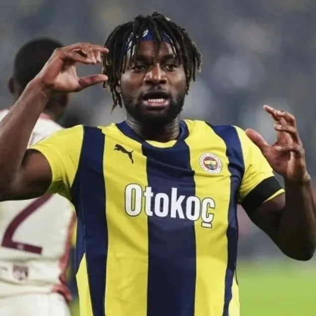 Allan Saint-Maximin yedek kulübesinde!