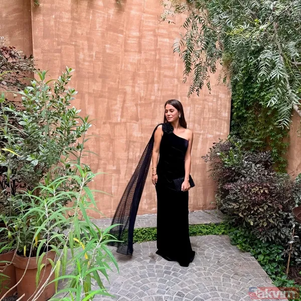 Farklı zamanlarda doğmuş aynı kişi gibi... Ceyda Ateş kızı Thalia ve kendi çocukluk fotoğrafını paylaştı - 3