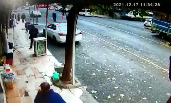 cuma-gunu-calinan-10-bin-dolarina-kavusan-pazarci-sevinemedi-60-bin-tl-zararim-var-1640180263671.jpg Cuma günü çalınan 10 bin dolarına kavuşan pazarcı sevinemedi: 60 bin TL zararım var-7