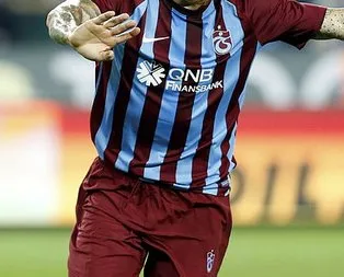 Trabzonspor yıldız oyuncu ile yollarını ayırdı