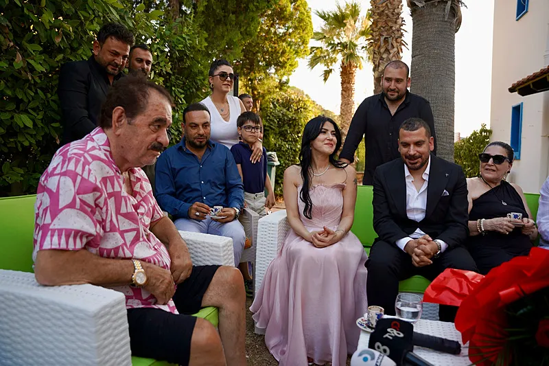 1785755880728.jpg İbrahim Tatlıses'in manevi kızı Didem Carus sözlendi: İmparator'un evinin arka bahçesinde sade tören-4