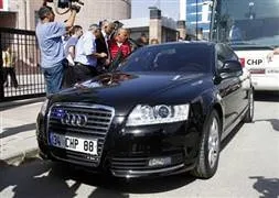 Tekin’in aracını tekmeleyen partililer ihraç ediliyor