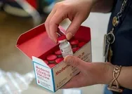 Son dakika: İngiltereden Modernanın geliştirdiği Kovid-19 aşısına yaygın kullanım onayı