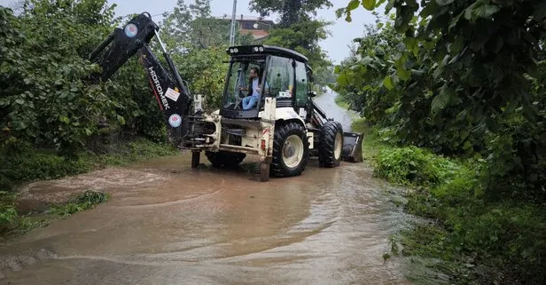 Trabzon’da yoğun sağanak hayatı alt üst etti | Karadeniz Sahil yolu kapandı! Ekipler bölgede