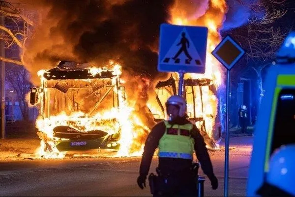 Danimarkalı siyasetçi Paludan'ın İslam alemine yönelik saldırıları devam ediyor!-5