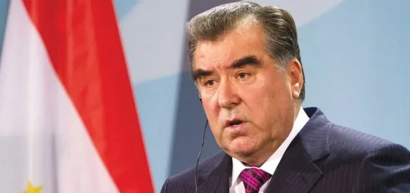 Tacikistan Cumhurbaşkanı İmamali Rahmanov, cumhurbaşkanlığı seçimini açık farkla kazanarak bir dönem daha görev yapma hakkı elde etti.
