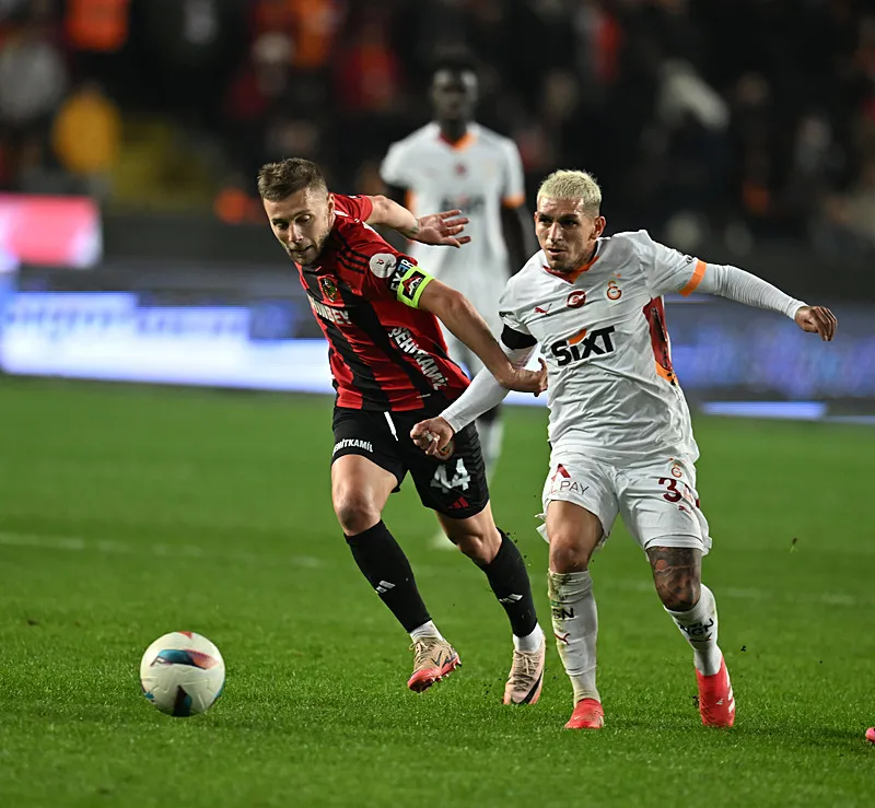 Galatasaray'da bir uçak daha bekleniyor! Transferde yeni bomba - 4