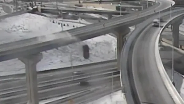 kamyonet-21-metre-yuksekten-asagi-dustu-iste-o-anlar-1612854135481.jpg Kamyonet 21 metre yüksekten aşağı düştü! İşte o anlar-3