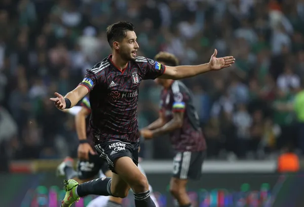 besiktas-giresunsporu-tayyip-talha-sanucun-muhtesem-rovesata-goluyle-yendi-1665256937055.jpg Beşiktaş Giresunspor'u Tayyip Talha Sanuç'un muhteşem röveşata golüyle yendi-8