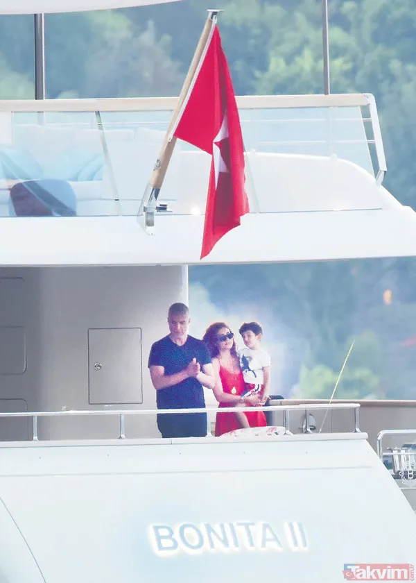 Bodrum'da lüks yatta sevgilisi Samar Dadgar ve oğlu ile görüntülenen Özcan Deniz'in düşünceli halleri dikkat çekti - 10