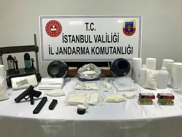 Son dakika: 20 kilo kokain ele geçirilen operasyon anı kamerada-1