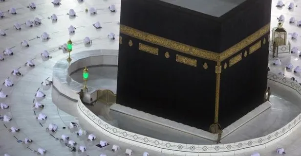 Kabe'de koronavirüs gölgesinde ilk teravih!