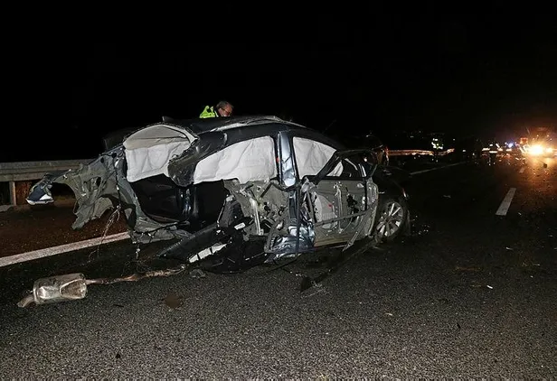 SON DAKİKA: Manisa'da mucize kurtuluş: Sürücü ikiye bölünen otomobilden yara almadan çıktı-2