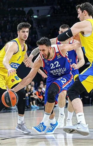 Anadolu Efes farka koştu