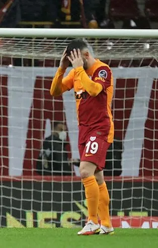 Galatasaray ağır yaralı! Usta spor yazarından zehir zemberek sözler: Elmas ve avaneleri kına yaksın!