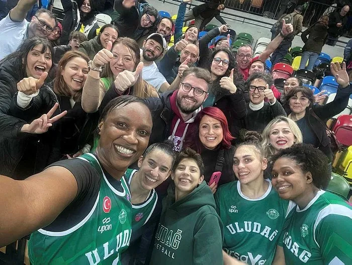 İngiltere'den vize skandalı! Bursa Uludağ Kadın Basketbol Takımı Londra'daki maça 1’i sakat 5 oyuncuyla çıktı-4