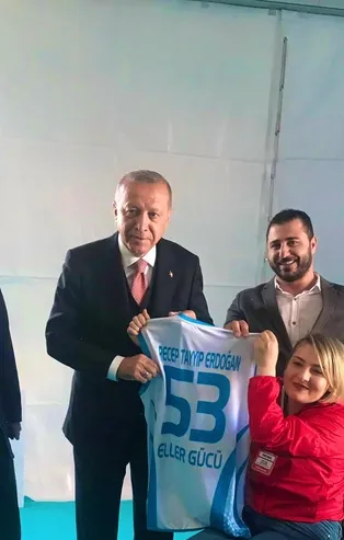 Başkan Erdoğan, Ebru Çam ile Ankara mitinginde buluştu