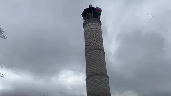 ermenistan-isgalinden-kurtarilan-susada-azerbaycanli-asker-28-yil-sonra-yasadigi-evini-buldu-1605260945137.jpg Ermenistan işgalinden kurtarılan Şuşa'da Azerbaycanlı asker, 28 yıl sonra yaşadığı evini buldu-4