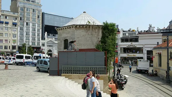 1625047414230.jpg İBB 300 yıllık esere derme çatma yapı ekledi! İstanbul'un göbeğinde tarih katliamı-2