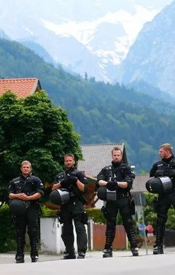 Almanya’da demokrasiden geri adım