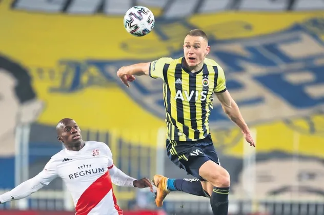 İngiliz basınından flaş iddia!  Aston Villa’nın Attila Szalai için devrede